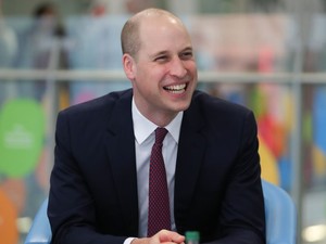 Észreveszel valami furcsát Vilmos herceg ruháján?