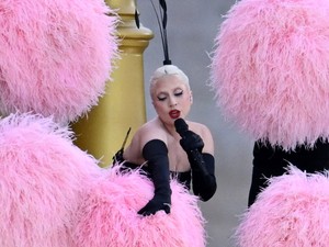Lady Gaga megmutatta álomszép eljegyzési gyűrűjét, amit óriási gyémánt díszít: elképesztő, mennyibe került