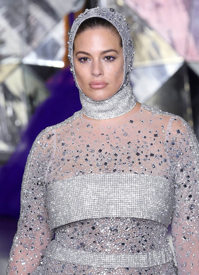 Ashley Graham a Christian Siriano kifutóján