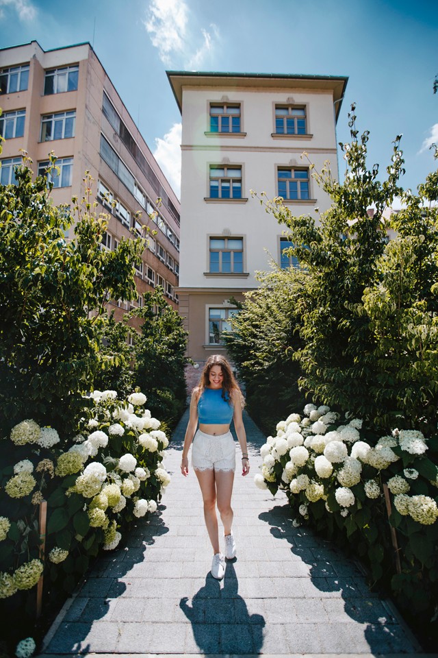 Nyári színek és a természet szeretete inspirálták Johanna mai szettjét