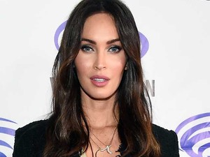 Ritka fotó: Megan Fox és három gyermeke együtt cukiskodnak halloweenkor