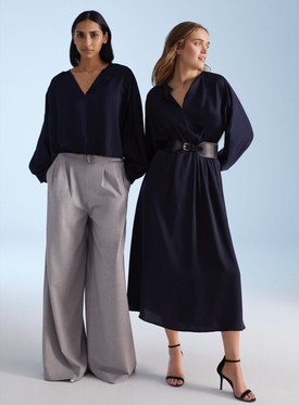 Szürke nadrág, fekete felső és fekete ruha 14 995 Ft 9495 Ft 14 995 Ft GLAMOUR-napokon 11 995 Ft, 7595 Ft, 11 995 Ft