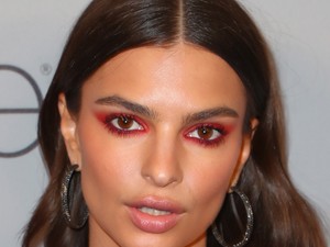 Emily Ratajkowski hasizma szembeszállt az anatómiai törvényeivel!