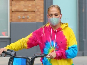Jennifer Lopez szivárványos melegítőjét az űrből is lehet látni