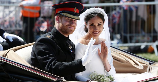 Meghan Markle mesébe illő esküvői fotókat osztott meg, 8 éve mondott igent Harry hercegnek