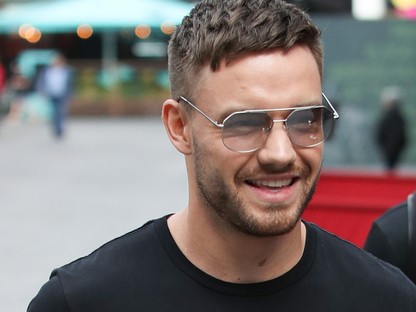 Liam Payne még egy ilyen egyszerű szettben is ijesztően szexi