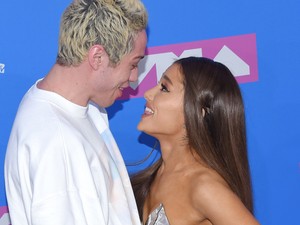 Ez valami vicc? Pete Davidsont most a világhírű modellel látták együtt