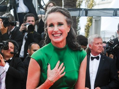 Nem volt menőbb dolog a 64 éves Andie MacDowell Eufória-sminkjénél a cannes-i záró ceremónián
