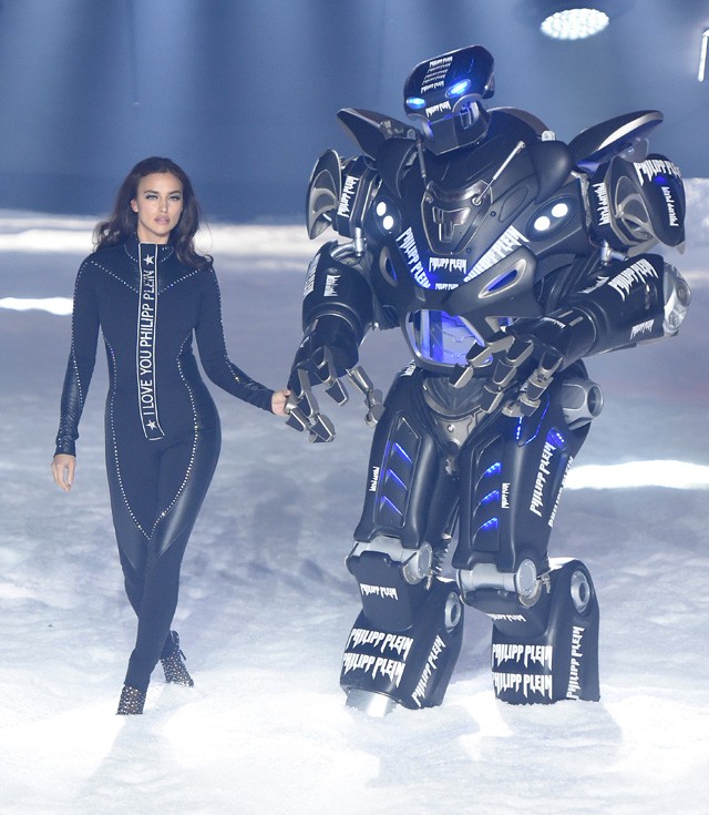 Irina Shayk Philipp Plein robot