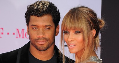 Megint vörös szőnyegen mutogatta a melleit az énekesnő