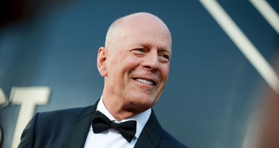 Bruce Willis-t hosszú idő után először láthatjuk mosolyogni, a demenciával küzdő színész friss fotói a csontodig hatolnak