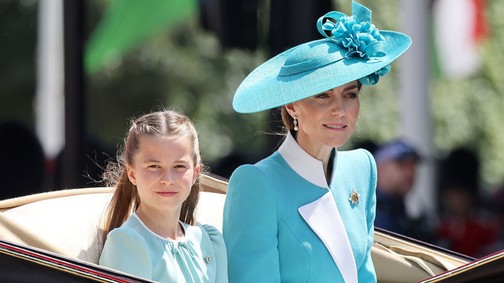 Hatalmas karácsonyi meglepetéssel rukkolt elő Katalin hercegné és Sarolta hercegnő, nem lehet könnyek nélkül végignézni a videójukat