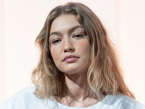 Gigi Hadid bocimintás kabátja a tökéletes őszi szetted egyik eleme lesz