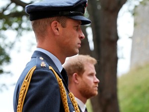 Vilmos herceg őrülten féltékeny Harry hercegre, és végre az ok is kiderült