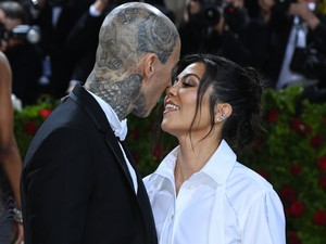 A nyilvános szoptatás legcsodásabb sztárfotója: Kourtney Kardashian képei egyszerűen álomszépek