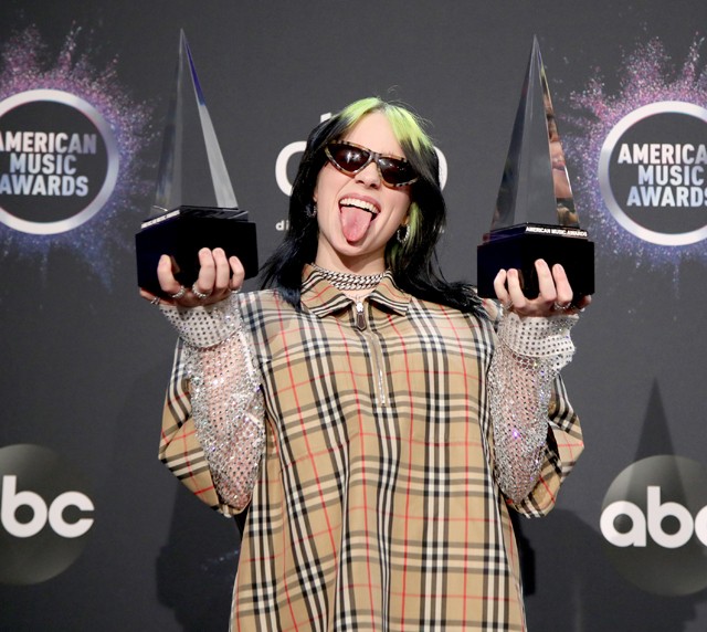 Billie Eilish élete egyik legvadabb szettjében őrült meg a vörös szőnyegen