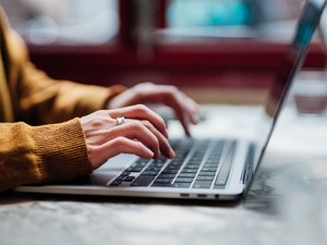 Rohamosan terjed ez a borzasztó kézfájdalommal, zsibbadással járó betegség, pedig legtöbbször megelőzhető lenne