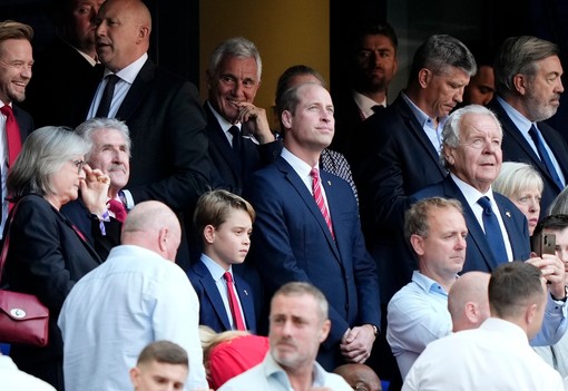 György herceg megindító mérföldkőhöz ért, mindezt Vilmos hercegnek öltözve