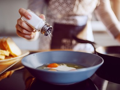 Szinte már félelmetes, mit okoz a túl sok só a testedben: mi a helyedben abszolút nem kockáztatnánk