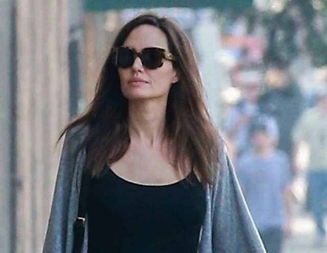 Angelina Jolie megmutatja, milyen a leglazább őszi outfit!
