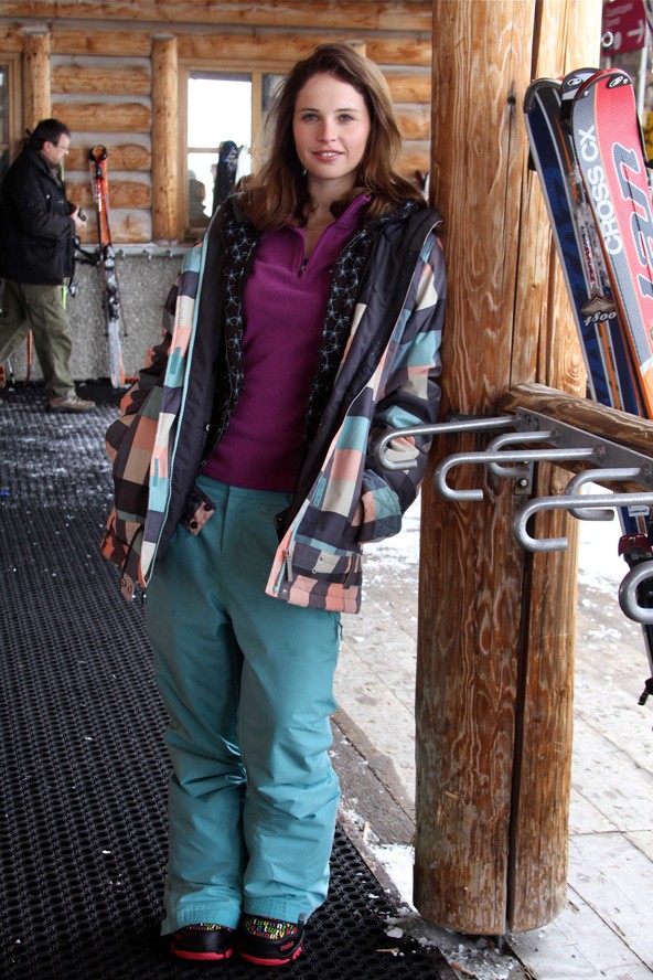 A Szerelem az Alpokban című csajos romantikus komédiában hódeszkás lányt játszott.