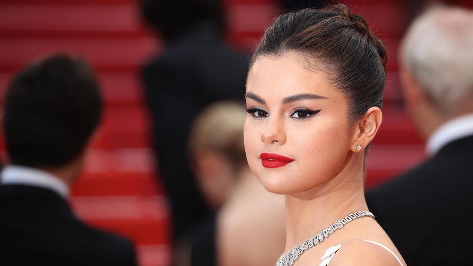 Selena Gomez élete legdögösebb ruhájában ünnepelte a 30. szülinapját