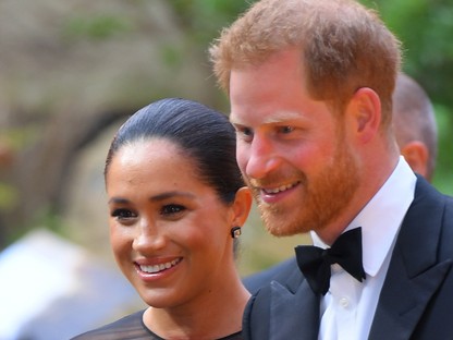 Meghan Markle és Harry herceg elvitték a kis Archie-t az első kocsmatúrájára