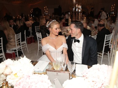 Édes babafotóval jelentette be Paris Hilton, hogy megszületett első gyermeke