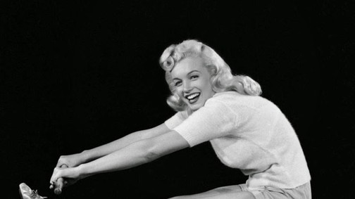 Sose láttad még: így jógázott Marilyn Monroe