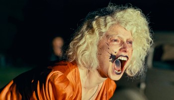 Maggie Gyllenhaal filmje, A menyasszony! egy testhorrorba ágyazott feminista kiáltvány lett