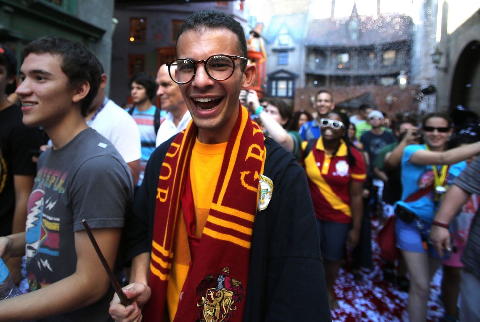 Harry Potter-rajongók ünnepelnek a floridai Universal Studiosban.