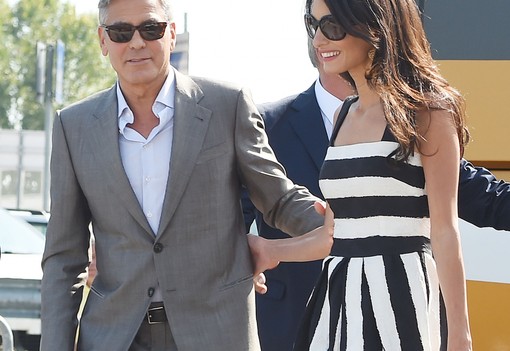 George Clooney felesége folyamatosan tarol! De mi a titka Amal Clooney sikerének? Divatszakértő elemezte a stílusát
