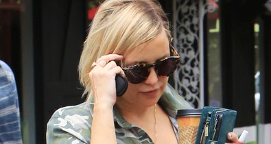 Bikiniben lazul óriási pocakkal Kate Hudson