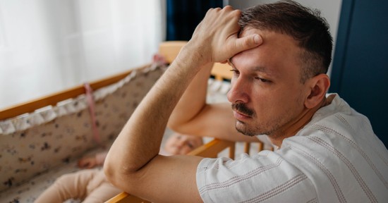 Nem csak a nőket érinti, minden tizedik apa küzd gyermekágyi depresszióval