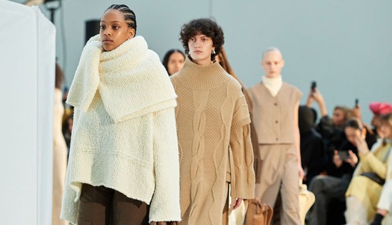 Magyar divatmárka ruháiban tündökölnek a külföldi véleményvezérek - az AERON megállíthatatlan