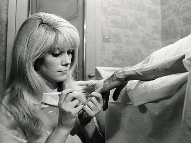 Csillámos, vibráló téli manikűrök