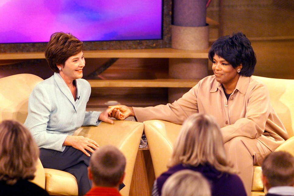 2001-ben még Laura Bush, az akkori First Lady is Oprah Winfrey vendége volt