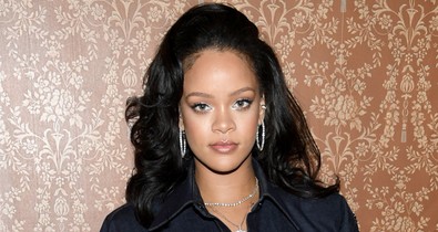 Ez a zokni 350 ezer forintba kerül, Rihanna meg felvette