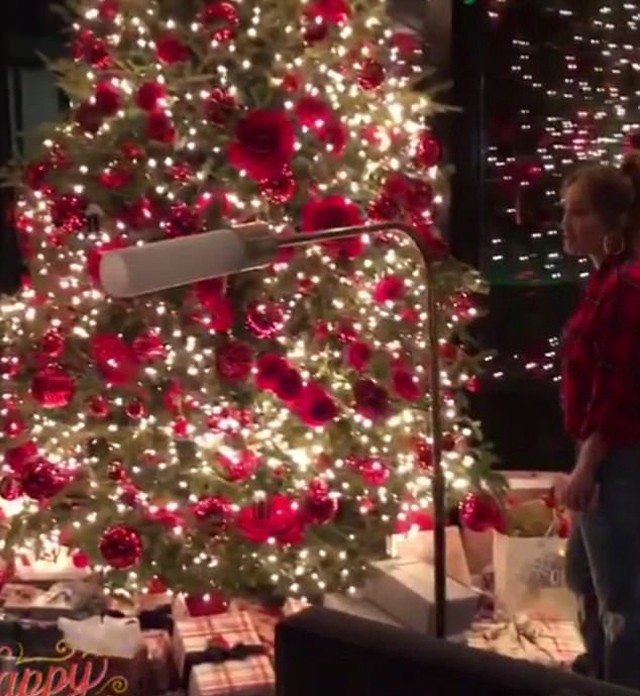 A-Rod ezzel a fával várta Jennifer Lopezt