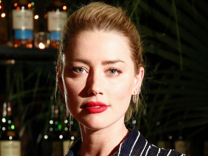 Mindenhogy rettenetes ez a ruha, de pont itt: TÖKÉLETES 