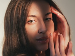 Arcjóga otthon? Szakértővel vettük végig az új szépségápolási irányzat alapjait