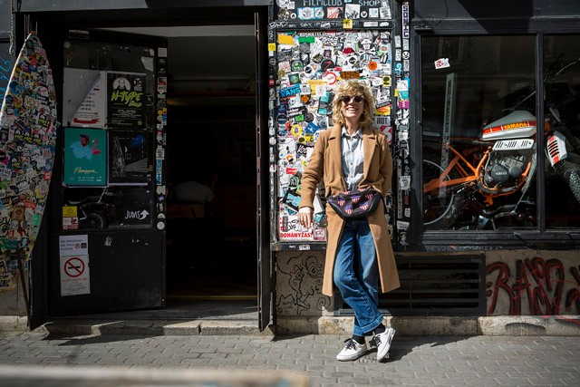 Dóra sok időt tölt a Telepen