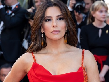 Dobj el mindent: Joe Biden és Eva Longoria kéz a kézben sétálnak