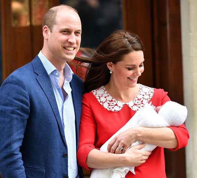 Első képek: Kate Middleton megmutatta az újszülött herceget