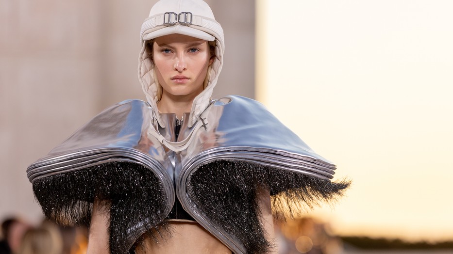 Utópiát megidéző ruhaköltemények: Ilyen volt a Louis Vuitton Cruise 2023 show