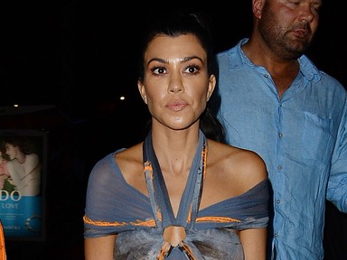 Ennyire pocsék ruhát művészet találni Kourtney Kardashian