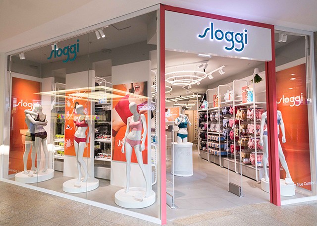 Iszak Eszti, Pintér Ada és Dallos Bogi megnyitották az első SLOGGI üzletet Magyarországon