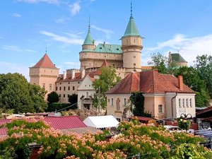 Mintha egy Disney-mesébe csöppennél: ez a lenyűgöző várkastély csak pár óra autóval Magyarországról