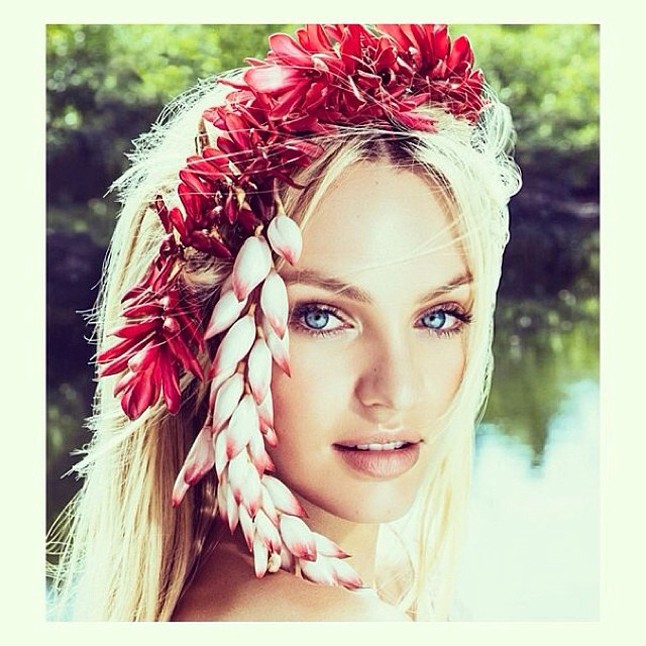 Candice Swanepoel: @candiceswanepoel Az ausztrál modell irigylésre méltó alakját nem szégyelli követői orra alá dörgölni, plusz rengeteg selfie.