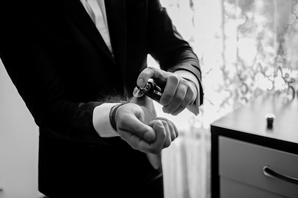 Használd a parfümöt a pulzáló pontokon!